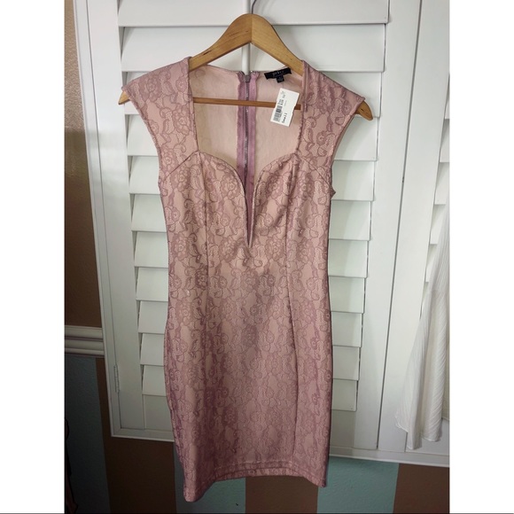 Privately privileged Dresses & Skirts - Body-con Flirty Flower blush Dress Privately privileged Dresses & Skirts - Body-con Flirty Flower blush Dress
